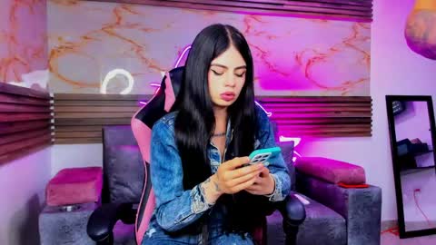andrees_s online show from May 1, 2026, 11:42 pm