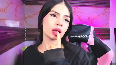 andrees_s online show from June 15, 2026, 3:09 am