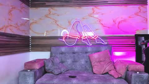 andrees_s online show from August 4, 2026, 2:26 am