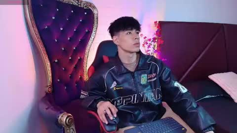 andreew_style_ online show from April 8, 2026, 9:26 pm