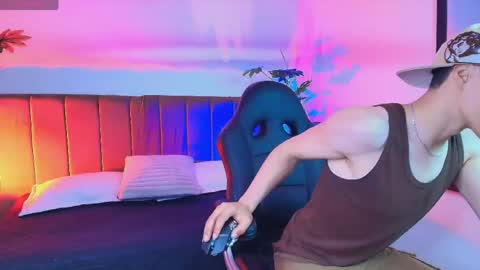 andreew_style_ online show from April 20, 2026, 9:27 pm