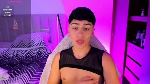 Snapshot of andreewwx_m chatting on February 28, 2026, 12:11 am Andrew online show from February 28, 2026, 12:11 am