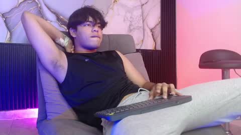Snapshot of andreh_hot chatting on November 9, 2025, 6:28 pm Andreh online show from November 9, 2025, 6:28 pm
