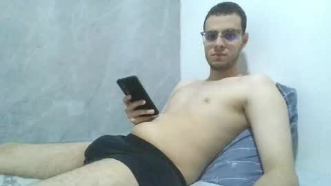 andres129494 online show from April 13, 2026, 1:44 am