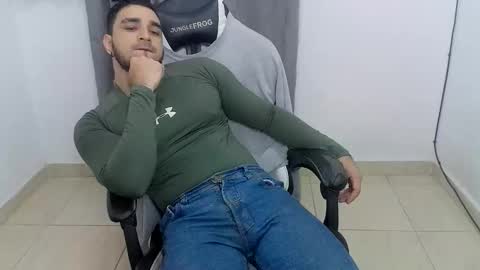 andres180950734 online show from May 6, 2026, 11:21 pm