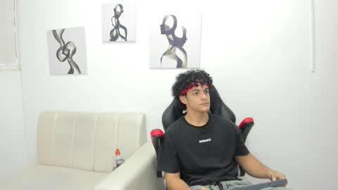 Snapshot of andres_cream chatting on September 19, 2025, 12:28 pm andres_cream online show from September 19, 2025, 12:28 pm