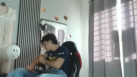 Snapshot of andres_cream chatting on October 14, 2025, 12:28 pm andres_cream online show from October 14, 2025, 12:28 pm