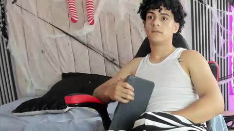 Snapshot of andres_cream chatting on October 31, 2025, 5:58 pm andres_cream online show from October 31, 2025, 5:58 pm