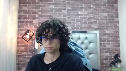 andres_ocasio online show from February 28, 2025, 12:42 pm