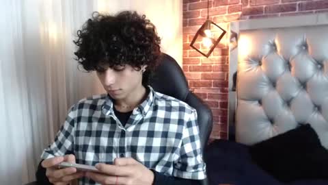 andres_ocasio online show from March 12, 2025, 4:02 pm