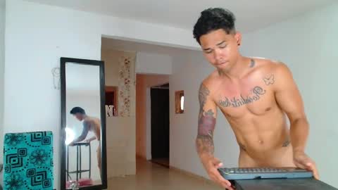 andres_santos777 online show from April 22, 2026, 3:13 pm