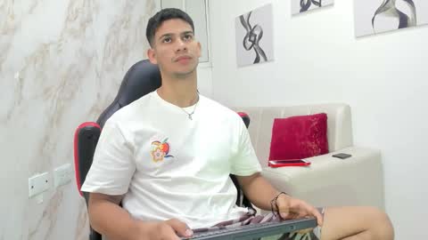 Snapshot of andres_stud chatting on October 6, 2025, 4:10 am andres_stud online show from October 6, 2025, 4:10 am