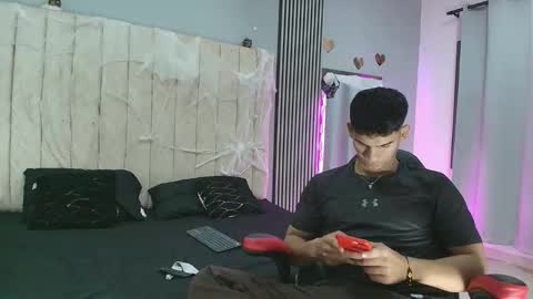 Snapshot of andres_stud chatting on October 12, 2025, 4:44 am andres_stud online show from October 12, 2025, 4:44 am