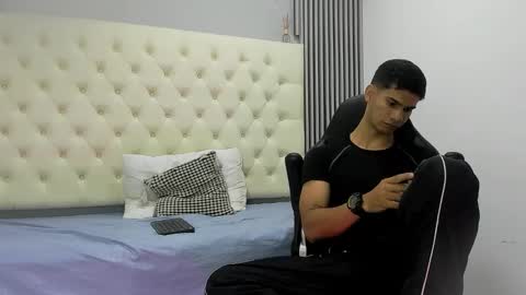 Snapshot of andres_stud chatting on March 4, 2026, 4:40 am andres_stud online show from March 4, 2026, 4:40 am