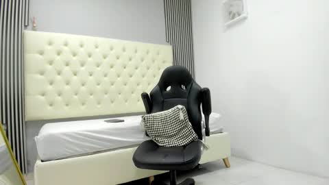 Snapshot of andres_stud chatting on March 13, 2026, 3:13 am andres_stud online show from March 13, 2026, 3:13 am