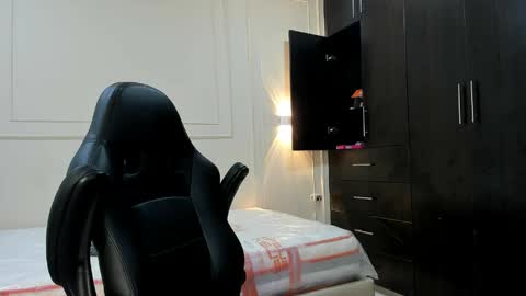 andres_stud online show from April 29, 2026, 3:21 am