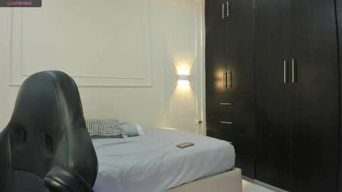 andres_stud online show from May 6, 2026, 3:46 am