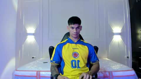 andres_stud online show from June 18, 2026, 4:46 am