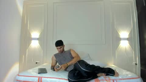 andres_stud online show from June 22, 2026, 3:47 am