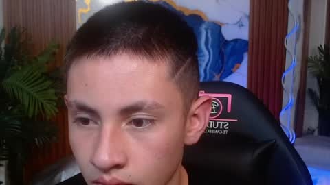 andres_tay online show from May 2, 2026, 2:27 am