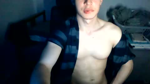 Snapshot of andresse_lat chatting on August 4, 2026, 12:03 am andresse_lat online show from August 4, 2026, 12:03 am