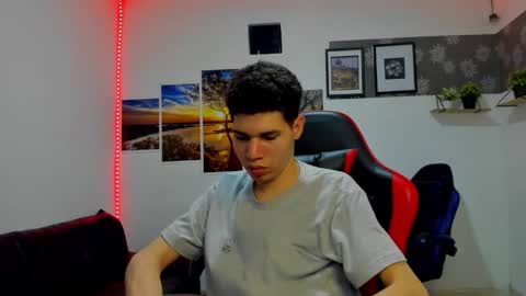 andrew_2811 online show from November 1, 2025, 3:19 am