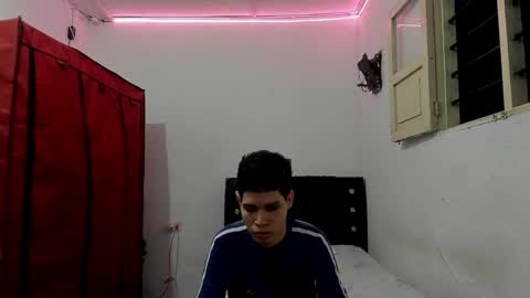 andrew_2811 online show from April 21, 2026, 12:12 am