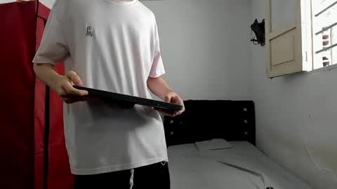 andrew_2811 online show from April 29, 2026, 5:30 pm