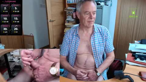 Snapshot of andrew_9999 chatting on October 5, 2025, 1:53 pm Andrew online show from October 5, 2025, 1:53 pm