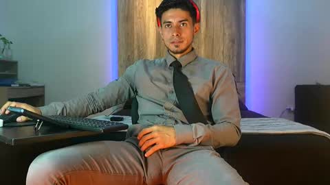 Andrew online show from November 5, 2025, 3:39 am