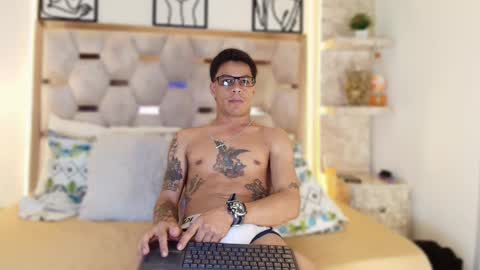 andrew_haalls online show from November 29, 2025, 9:29 pm