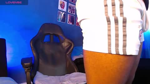 Snapshot of andrew_hoult chatting on December 5, 2025, 7:32 pm Andrew online show from December 5, 2025, 7:32 pm