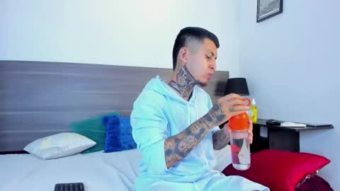 andrew_sanders69 online show from November 9, 2025, 3:05 am