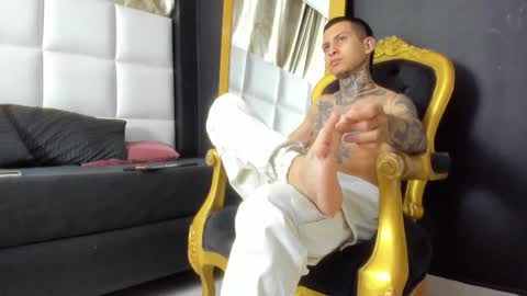 andrew_sanders69 online show from February 5, 2026, 8:24 pm