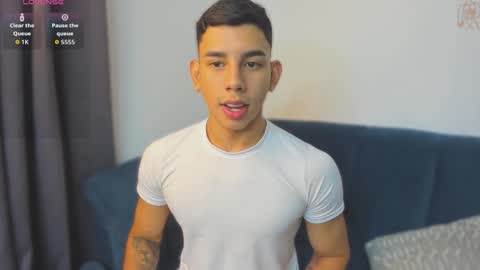 Snapshot of andrew_twink18 chatting on March 27, 2026, 11:04 pm Andrew M. online show from March 27, 2026, 11:04 pm