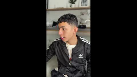 Snapshot of andrew_twink18 chatting on April 19, 2026, 3:33 pm Andrew M. online show from April 19, 2026, 3:33 pm