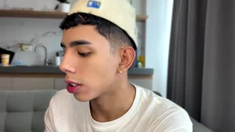 Snapshot of andrew_twink18 chatting on April 19, 2026, 9:39 pm Andrew M. online show from April 19, 2026, 9:39 pm