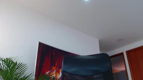 Snapshot of andrew_west_ chatting on December 3, 2024, 4:17 pm ANDREW WEST online show from December 3, 2024, 4:17 pm