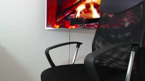 Snapshot of andrew_west_ chatting on February 7, 2025, 3:30 pm ANDREW WEST online show from February 7, 2025, 3:30 pm
