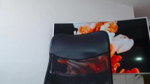 Snapshot of andrew_west_ chatting on February 9, 2025, 2:40 pm ANDREW WEST online show from February 9, 2025, 2:40 pm