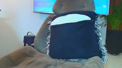 Snapshot of andrew_west_ chatting on February 28, 2025, 7:46 pm ANDREW WEST online show from February 28, 2025, 7:46 pm