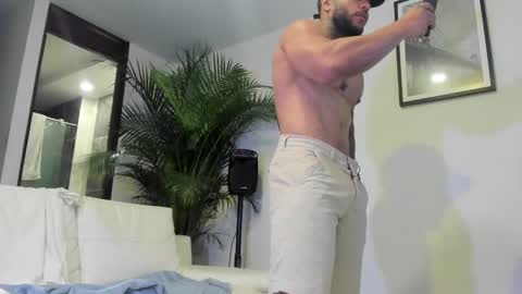 Snapshot of andrewjohnson0 chatting on December 31, 2024, 4:49 am Andrew Johnson online show from December 31, 2024, 4:49 am