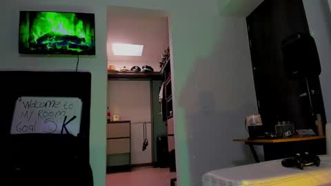 Snapshot of andrewjohnson0 chatting on September 22, 2025, 4:20 pm Andrew Johnson online show from September 22, 2025, 4:20 pm