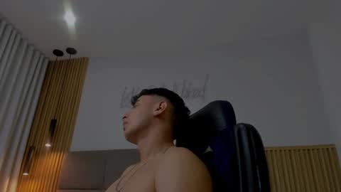 Andrewlamar21 online show from December 11, 2024, 4:42 pm