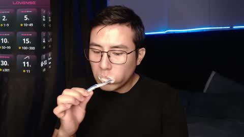 andrewmhilton_ online show from November 27, 2025, 5:20 am