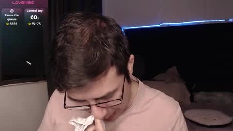 andrewmhilton_ online show from January 8, 2026, 1:52 am