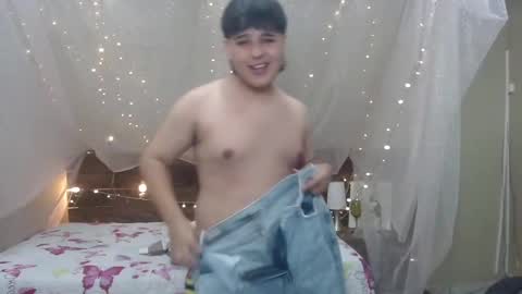 Snapshot of andrewsmile_ chatting on December 21, 2024, 12:49 pm ANDREW online show from December 21, 2024, 12:49 pm