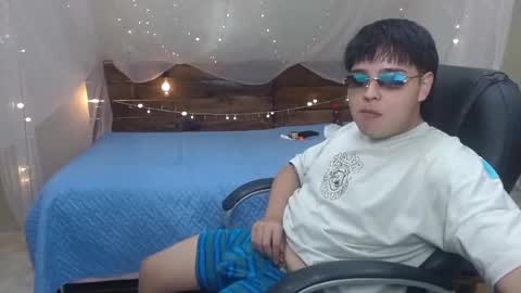 Snapshot of andrewsmile_ chatting on December 26, 2024, 12:49 pm ANDREW online show from December 26, 2024, 12:49 pm