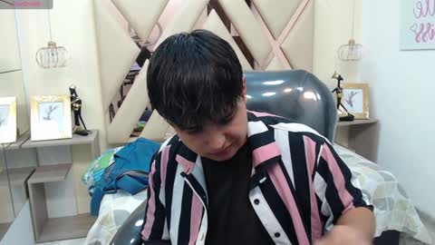 Snapshot of andrewsmile_ chatting on January 5, 2025, 12:42 pm ANDREW online show from January 5, 2025, 12:42 pm