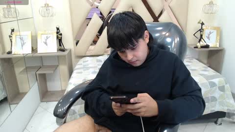 Snapshot of andrewsmile_ chatting on January 6, 2025, 4:55 pm ANDREW online show from January 6, 2025, 4:55 pm